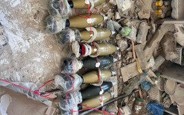אמצעי הלחימה שאיתרו לוחמי גבעתי בשכונת 'חמד' חאן יונס (צילום: דובר צה"ל)