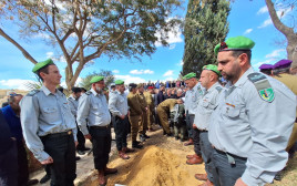 לוויתו של רנ"ג אורי מויאל (צילום: דן בונבידה - חדשות הדרום 24)