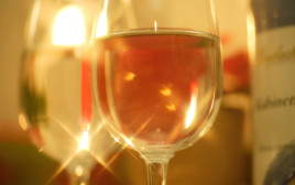 יין לבן (צילום: אינג'אימג')