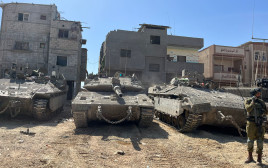 טנקים בח'אן יונס (צילום: פלד ארבלי)