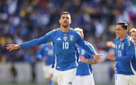 לורנצו פלגריני שחקן נבחרת איטליה חוגג שער (צילום: GettyImages, CHARLY TRIBALLEAU/AFP)
