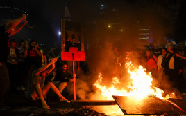 מחאה נגד הממשלה (צילום: REUTERS/Hannah McKay)