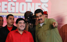 נשיא ונצואלה, ניקולאס מדורו, עם דייגו מראדונה (צילום: רויטרס)