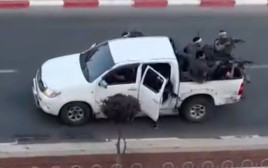 טנדר עם מחבלי חמאס בשדרות (צילום: צילום מסך)