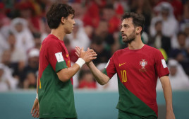 ז'ואאו פליקס לצד ברנרדו סילבה נבחרת פורטוגל (צילום: GettyImages)