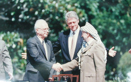 חתימת הסכם אוסלו 13.9.1993 +לחיצת היד (צילום: ראובן קסטרו)