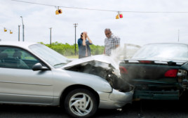 כיצד קובעים מי אשם בתאונות דרכים בין מספר כלי רכב? (צילום: Yellow Dog Productions gettyimages)