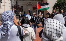 מפגינים פרו-פלסטינים בקמפוס אוניברסיטת קולומביה (צילום: Mary Altaffer/Pool via REUTERS)