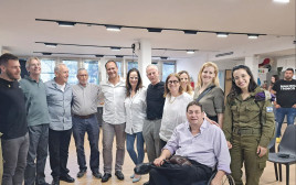 משתתפי אירוע השקת מיזם 'חוזרים לעצמאות'  (צילום: באדיבות TOM)