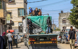 חמאס על משאיות הסיוע (צילום: עבד רחים חטיב, פלאש 90)