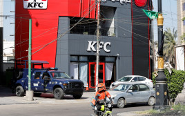 KFC עיראק (צילום: REUTERS/Thaier al-Sudani)