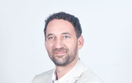 ניב חרב און מנכל חברת אנריקס (צילום: יחצ)