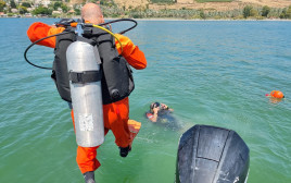 חיפושים אחר נעדרת בכנרת (צילום: דוברות המשטרה)