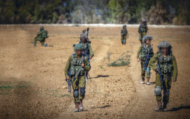 חיילי גדוד נצח יהודה בגבול עזה (צילום: יונתן זינדל, פלאש 90)