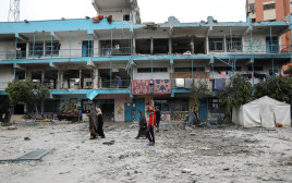 התקיפה בבית ספר בעזה (צילום: REUTERS/Abed Khaled)
