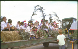 חגיגות שבועות בקיבוץ בארי 1985 (צילום: ארכיון קיבוץ בארי)