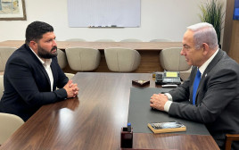 אלמוג כהן, בנימין נתניהו (צילום: דוברות חבר הכנסת)