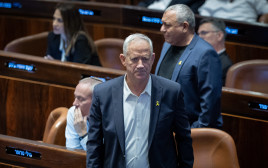 בני גנץ, גדי איזנקוט, חילי טרופר (צילום: יונתן זינדל, פלאש 90)
