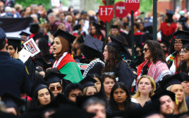 הפגנה אנטי-ישראלית באוניברסיטת הרווארד בארהב מאי 2024 (צילום: רויטרס)