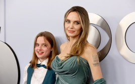 אנג'לינה ג'ולי ובתה וויויאן (צילום: Dia Dipasupil/Getty Images)