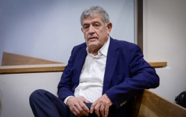מיקי גנור בעדותו בתיק 3000 (צילום: אבשלום ששוני, פלאש 90)