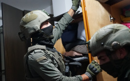 מעצר באיו"ש (צילום: דוברות המשטרה)
