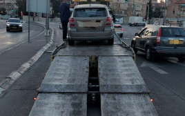 מעצרו של הבן  (צילום: דוברות המשטרה)