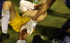 כדורגלן ברזילאי נורה על כר הדשא (צילום: צילום מסך, X)