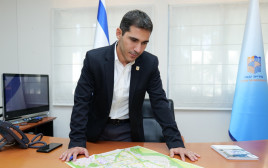 ראש עיריית יבנה (צילום:  עמית אלפונטה)