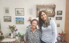 שורדת השואה לובוב חלנסקיה ביחד עם הסטודנטית נריה גבאי (צילום: באדיבות עמותת למענם)