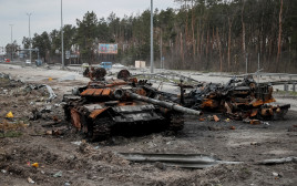 טנקים רוסים הרוסים (צילום: REUTERS/Gleb Garanich)
