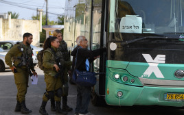 מפונים בקרית שמונה (צילום: אייל מרגולין, פלאש 90)