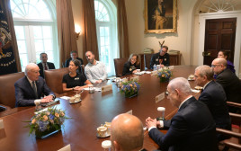 ג'ו ביידן בנימין נתניהו ומשפחות החטופים בעלי האזרחות האמריקאית (צילום: עמוס בן גרשום/לע״מ)
