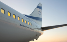 תאורת מטוס אל על נצבעה בצהוב (צילום: אלון טלמור)