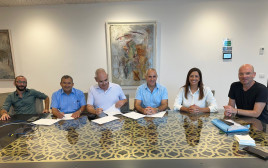ראשי ההנהלה בקריה האקדמית אונו ובהסתדרות הפועל המזרחי (צילום: הסתדרות הפועל המזרחי)