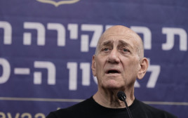 אהוד אולמרט בוועדת חקירה אזרחית (צילום: אבשלום ששוני)