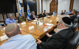 בנימין נתניהו עם ראשי הרשויות מיהודה ושומרון (צילום: מעיין טואף/לע״מ)