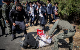 עימותים בהפגנת חרדים (צילום: דוד כהן, פלאש 90)