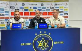 בין טיסה אחת לשנייה, האתגרים בזירה המקומית מתחילים. לאזטיץ' היום (צילום: יניב טוכמן)