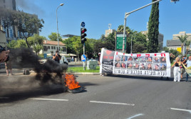 שריפת צמיג ליד הקריה (צילום: רשתות חברתיות, שימוש לפי סעיף 27 א')