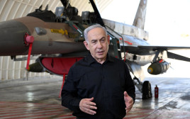 בנימין נתניהו בבסיס רמת דוד (צילום: חיים צח /לע"מ)