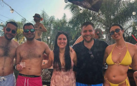 נועה ארגמני עם חבריה מהצבא, מתוך עמוד האינסטגרם של שגיא הכט (צילום: צילום מסך אינסטגרם)