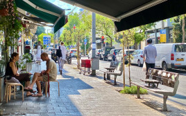 רחוב בתל אביב (צילום: אבשלום ששוני)