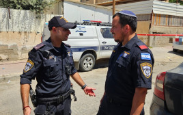 זירת האירוע ברהט (צילום: דוברות המשטרה)