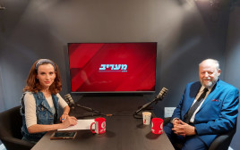 אנה ברסקי, כתבת פוליטית-מדינית מראיינת את יצחק קליינר, ח"כ לשעבר ונשיא בית הדין של הליכוד  (צילום: מעריב אונליין)