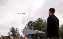 ולדימיר זלנסקי, F-16 (צילום: Ukrainian Presidential Press Service/Handout via REUTERS)