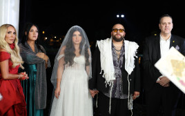 השר מיקי זוהר, בנו אליאב והכלה ספיר מסיקה (צילום: קסם צלמים)
