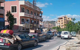 תושבים נמלטים מדרום לבנון (צילום: רשתות ערביות)