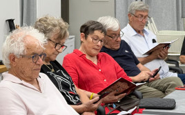 מפגש "פרשת השבוע" באחוזת פולג (צילום: דיור מוגן "אחוזת פולג")