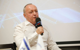 שאול שניידר בוועידת "מעריב" (צילום: פבל טולצ'ינסקי)